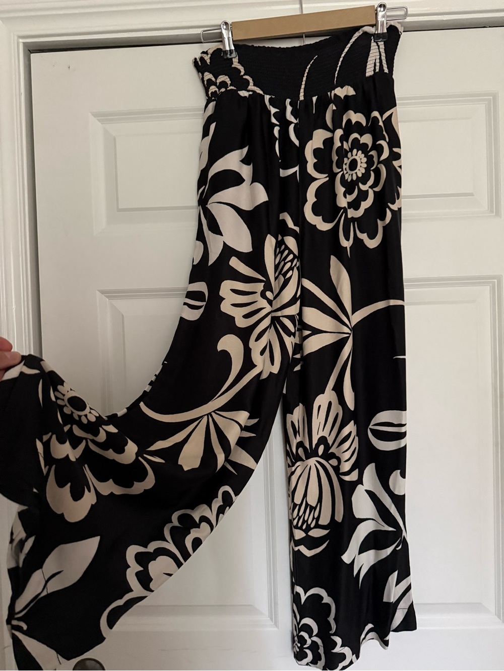 Anthropology Maeve Black and Cream Floral flowy wide leg pants.
NWOT - Picture 3 of 7